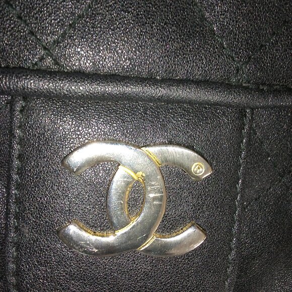 *COPY* VINTAGE 1970S cc MATELAISSE BLACK QUILTED SHOULDER BAG VG FOR 50 YR OLD - Picture 4 of 7